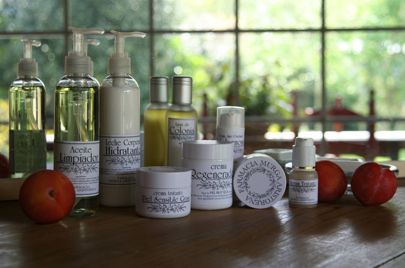 Fotos: Triunfan las cremas antiarrugas que crean Pepa y su equipo en su farmacia de Bilbao