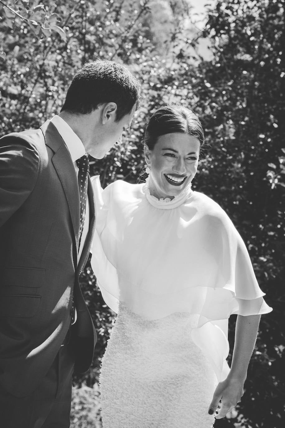 Fotos: Naia, la novia con capa de organza que se casó en Mundaka