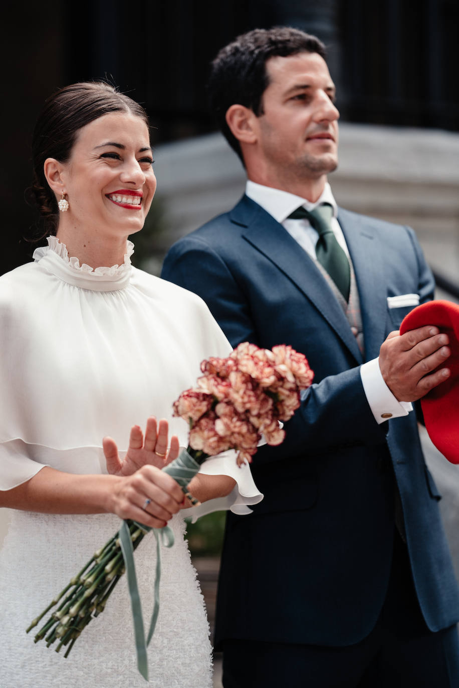 Fotos: Naia, la novia con capa de organza que se casó en Mundaka
