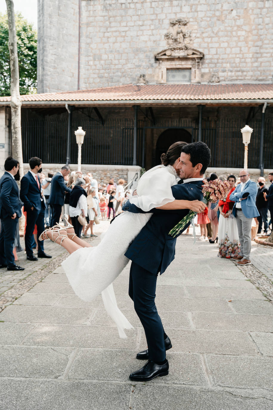 Fotos: Naia, la novia con capa de organza que se casó en Mundaka