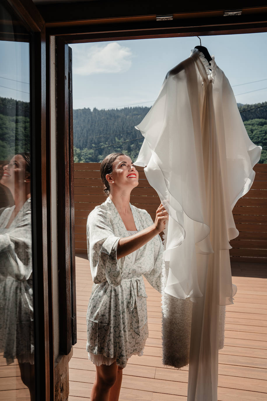Fotos: Naia, la novia con capa de organza que se casó en Mundaka