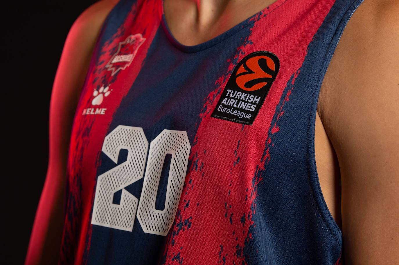 Fotos: Las tres nuevas camisetas del Baskonia