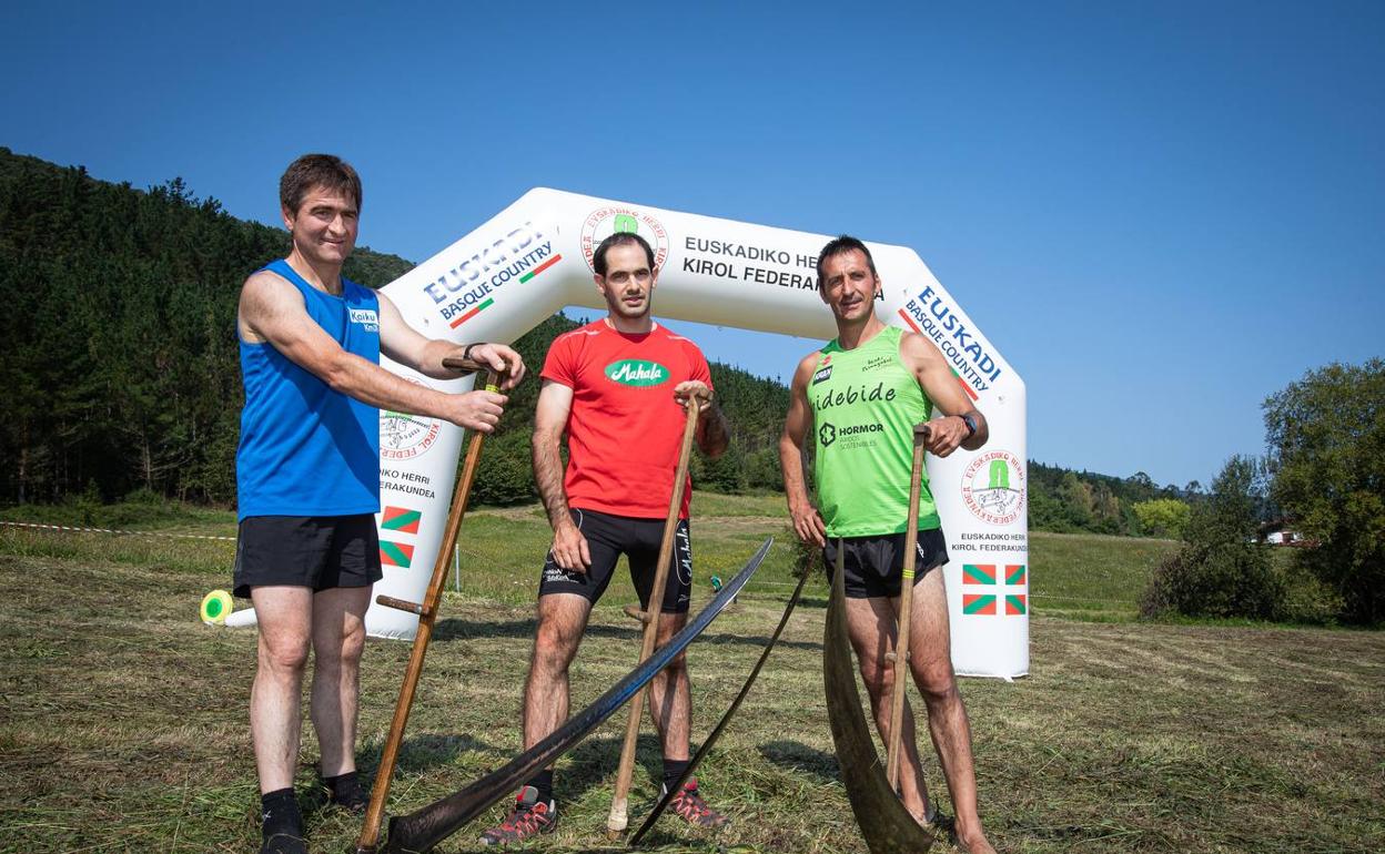 Mariñelarena, Otegi y Zaldua, ayer en las campas de Murueta. 