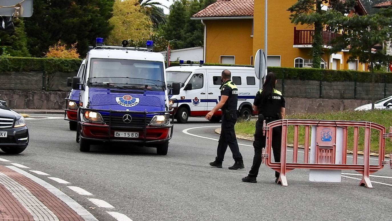 Fotos: Los controles policiales impiden entrar en Plentzia a las personas que no residen en el municipio