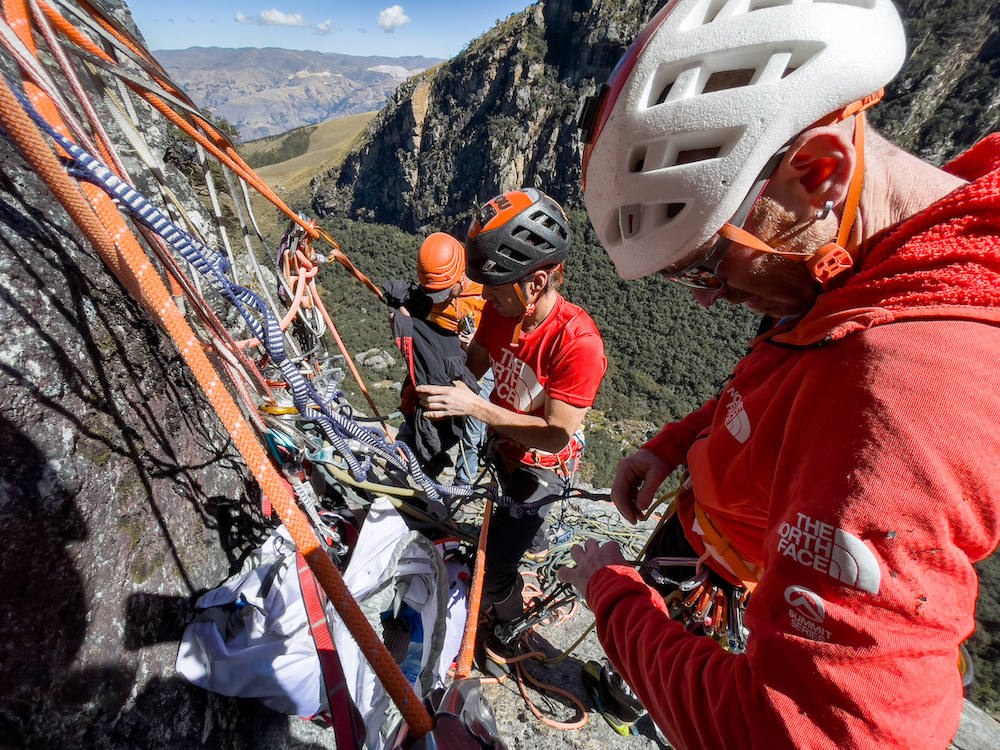 Fotos: Las imágenes de los hermanos Pou en la apertura de la vía Mal de Panza de la Cordillera Blanca peruana