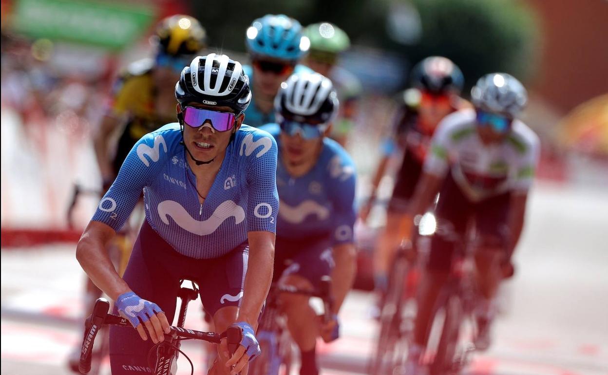 Enric Mas sigue la rueda de Roglic en el Gamoniteiro. 