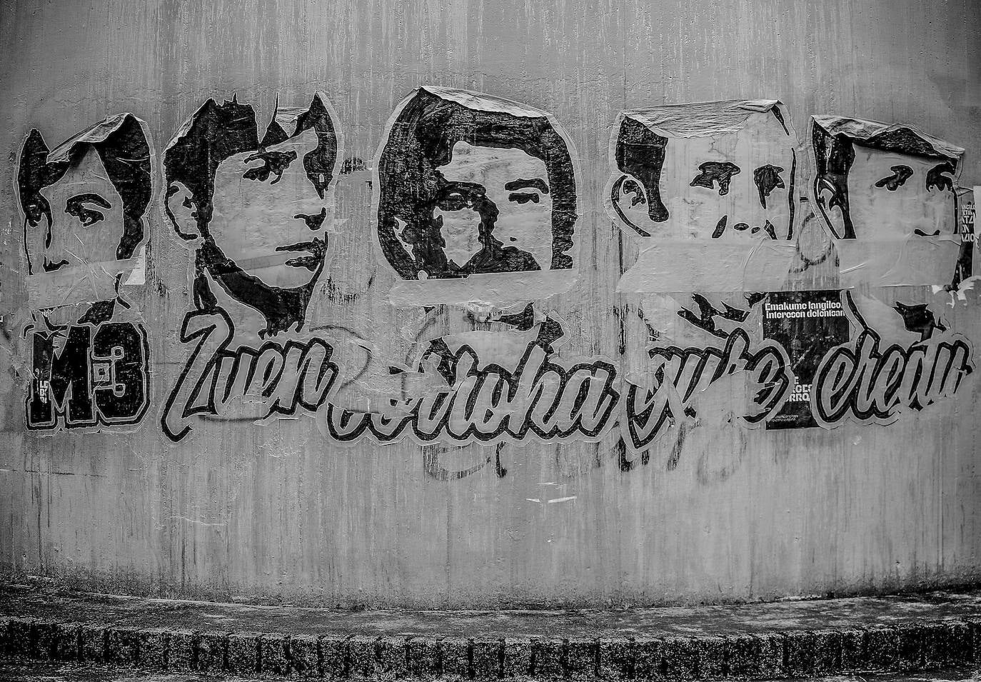 Grafiti en recuerdo de los cinco jóvenes obreros víctimas del 3 de marzo de 1976.