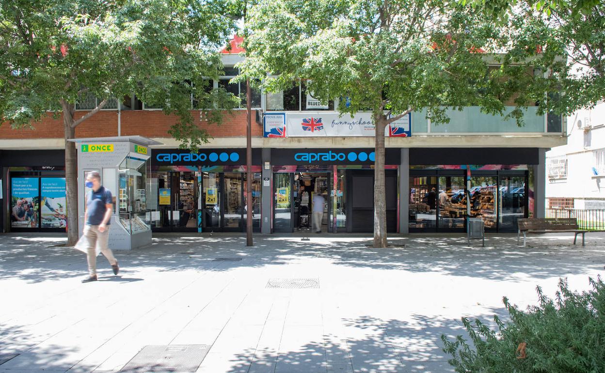 Establecimiento de Caprabo en la localidad de Bellvitge, situada en área metropolitana de Barcelona, 