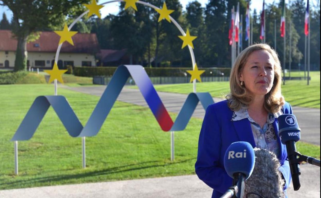 La vicepresidenta Calviño a su llegada a la reunión del Eurogrupo.