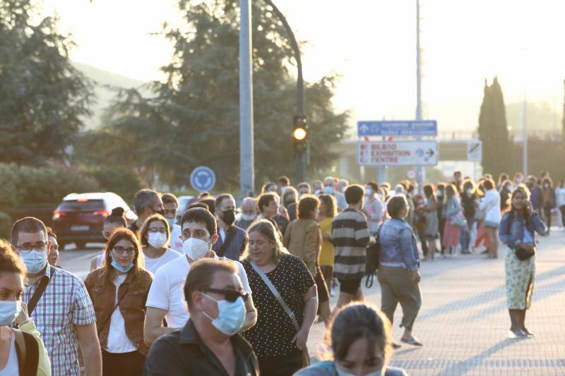Fotos: Miles de aspirantes se presentan a la oposión de Correos en Euskadi