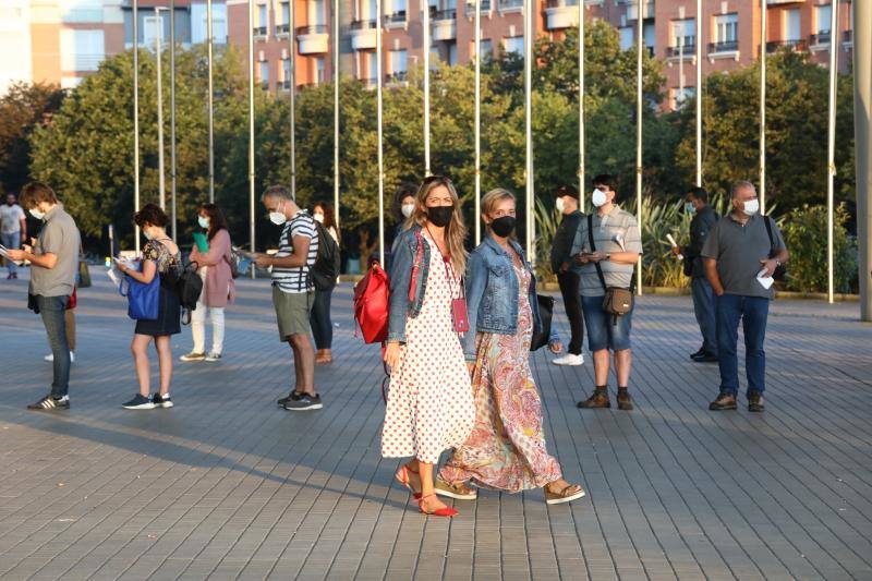 Fotos: Miles de aspirantes se presentan a la oposión de Correos en Euskadi