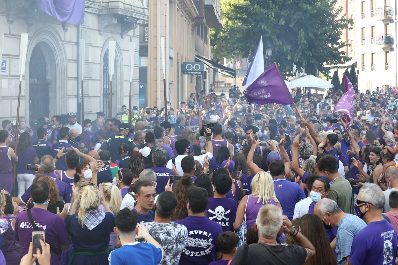 Fotos: Los vecinos de Santurtzi celebran el triunfo de La Sotera
