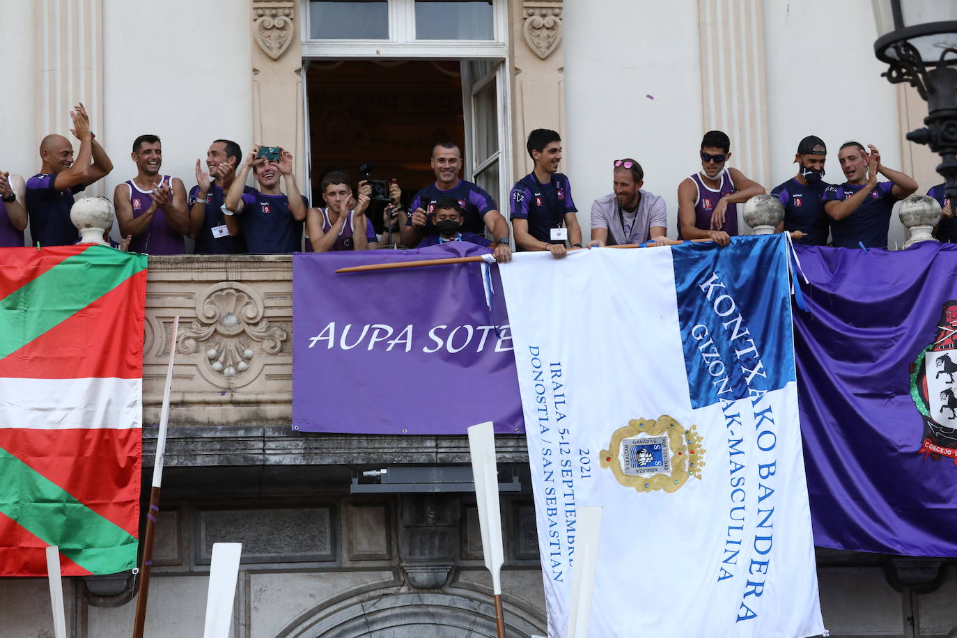 Fotos: Los vecinos de Santurtzi celebran el triunfo de La Sotera