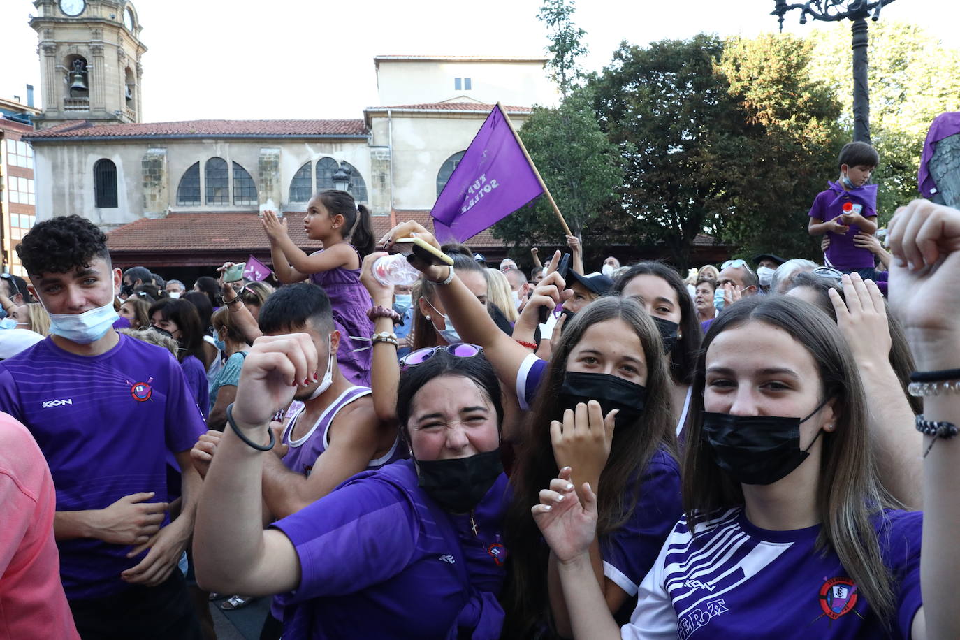 Fotos: Los vecinos de Santurtzi celebran el triunfo de La Sotera
