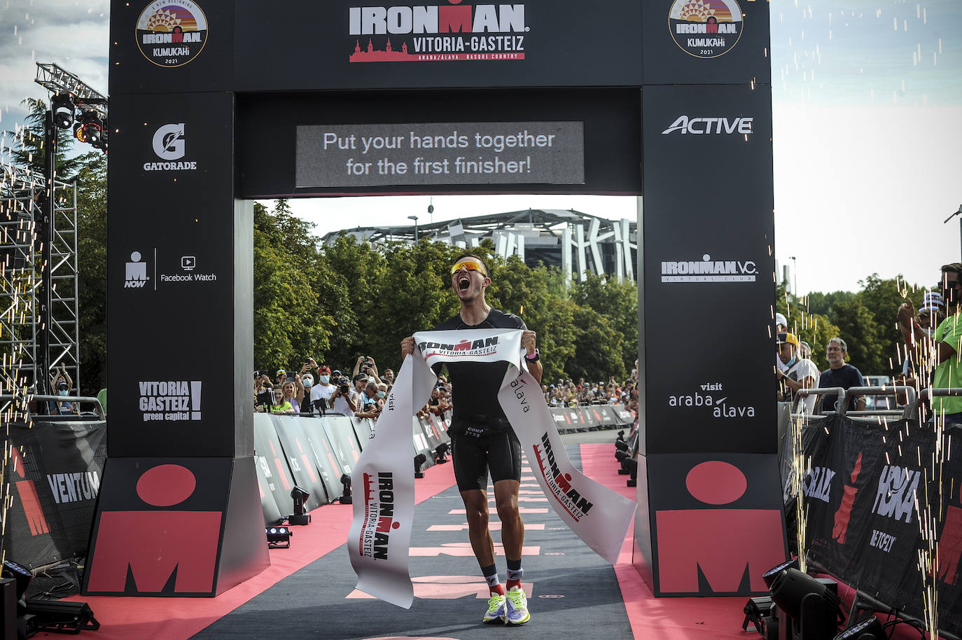 Fotos: El triatlón de Vitoria espera a que levante la niebla para arrancar