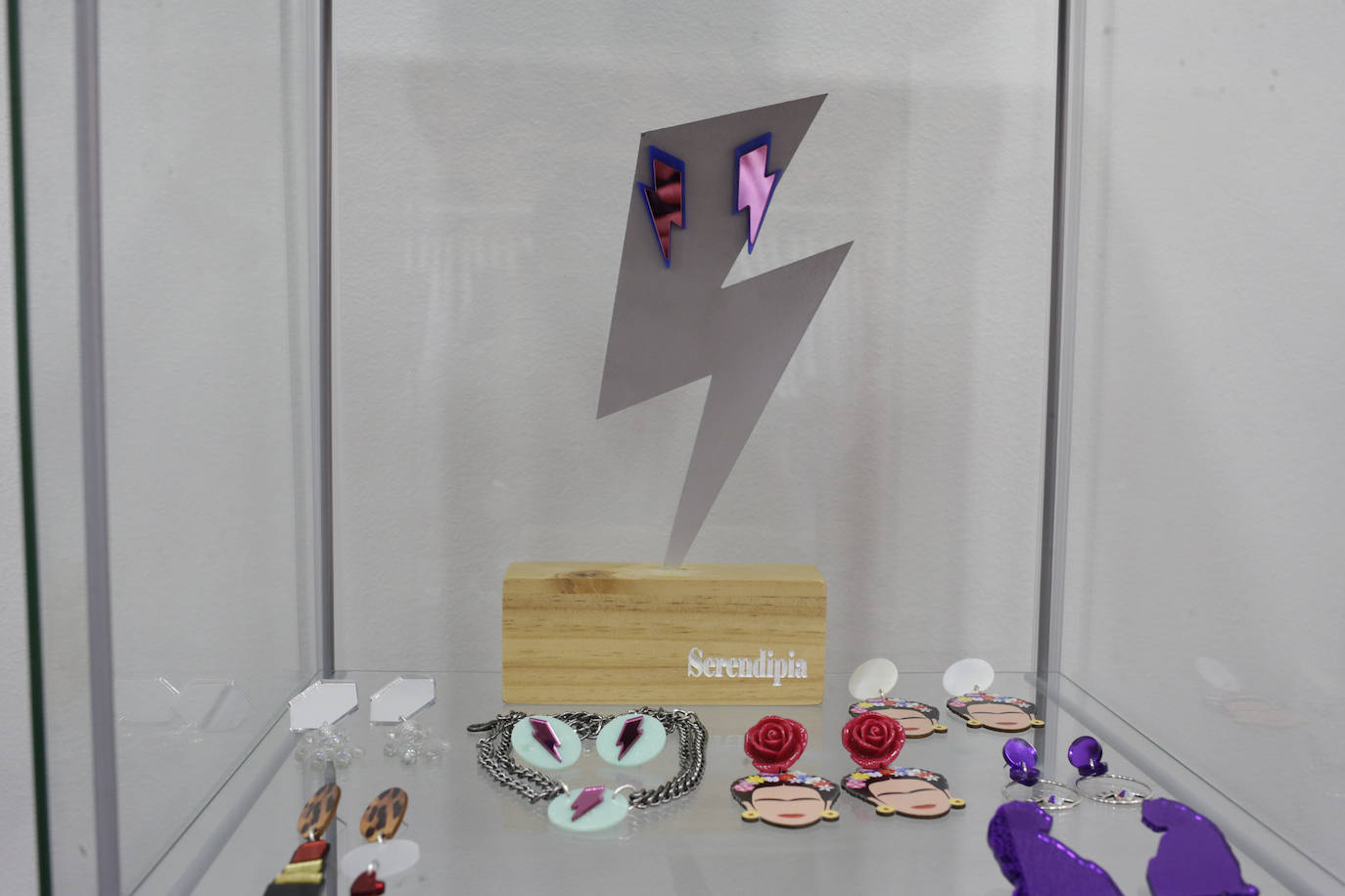 Fotos: Un templo de pendientes «cañeros» abre sus puertas en Las Arenas