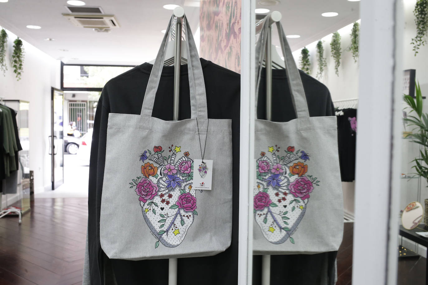 Fotos: Un templo de pendientes «cañeros» abre sus puertas en Las Arenas