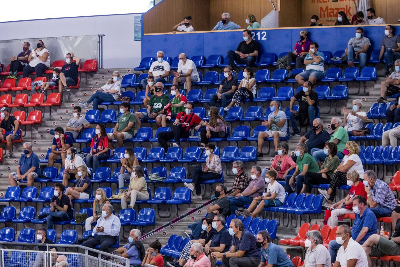 Fotos: El baskonismo regresa a las gradas del Buesa Arena