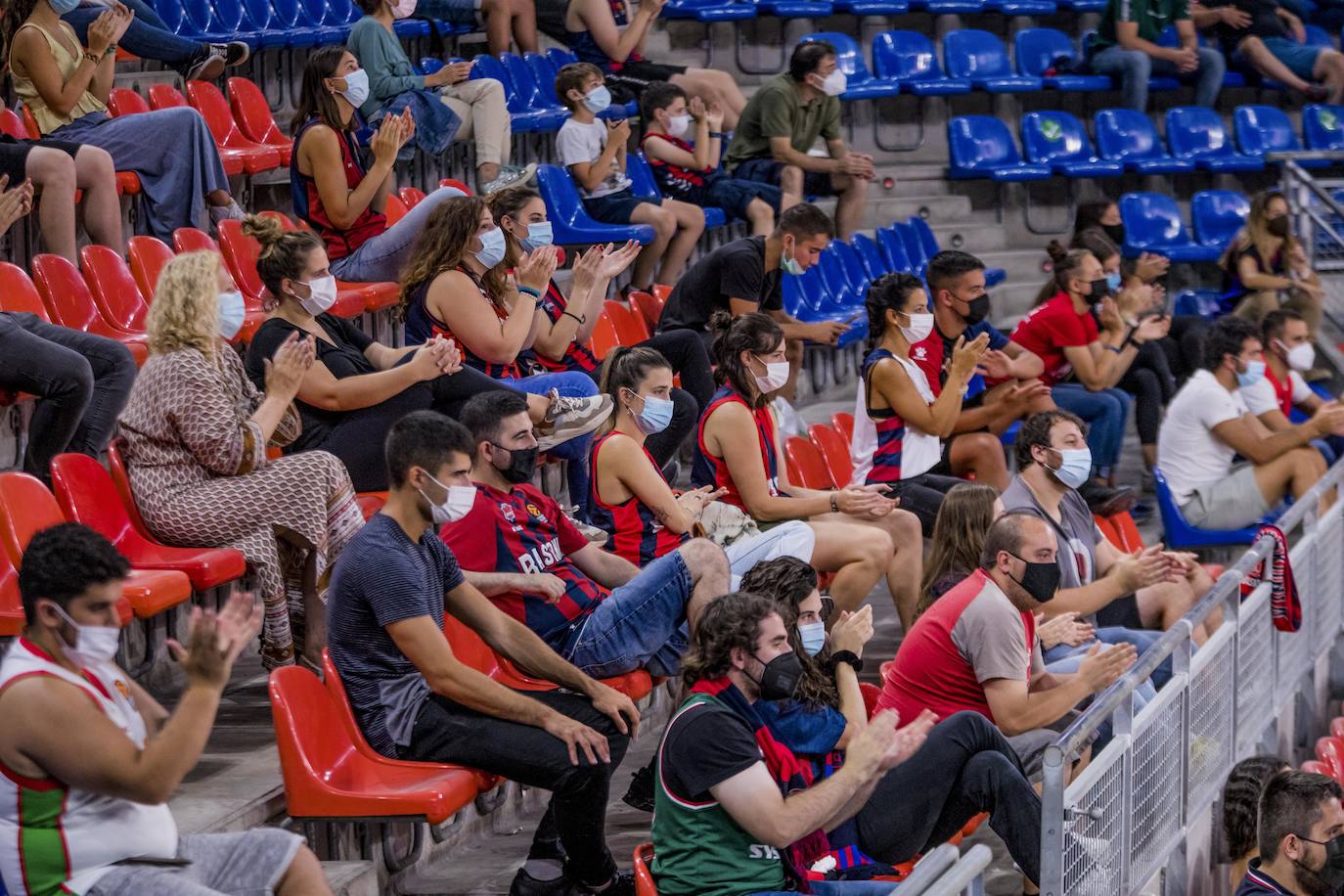 Fotos: El baskonismo regresa a las gradas del Buesa Arena