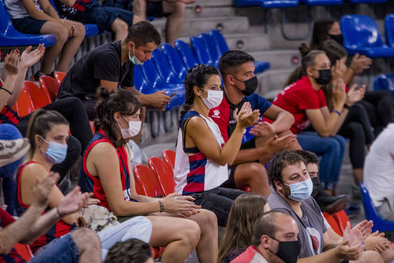 Fotos: El baskonismo regresa a las gradas del Buesa Arena