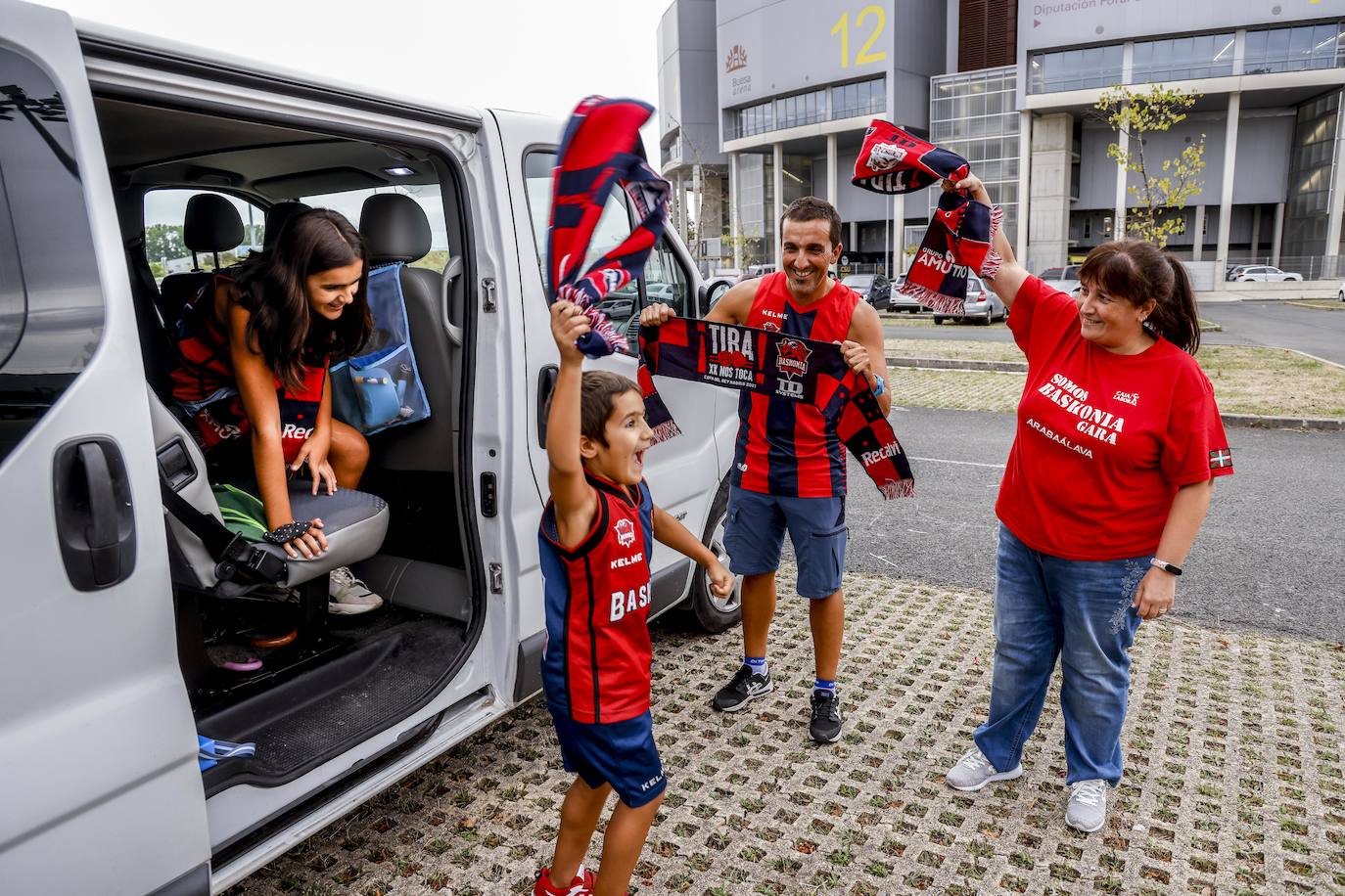Fotos: El baskonismo regresa a las gradas del Buesa Arena