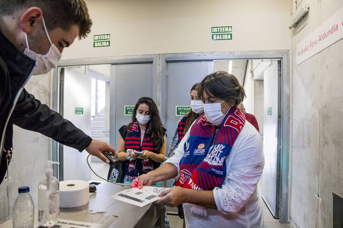 Fotos: El baskonismo regresa a las gradas del Buesa Arena