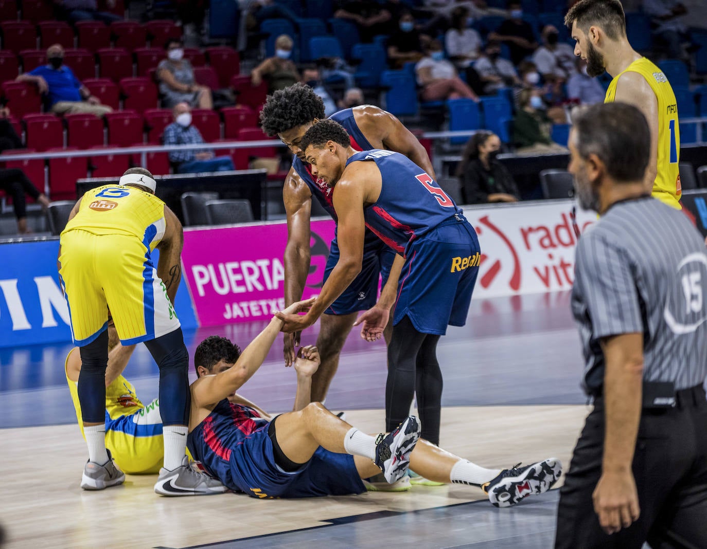 Fotos: Las fotos del Baskonia - Sibiu del Trofeo Diputación