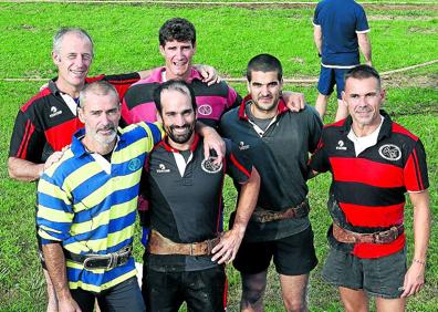 Imagen secundaria 1 - Los tiradores del club Goiherri de Erandio han preparado el Mundial de Getxo a conciencia. Getxo y Mutriku. Los anfitriones del Mundial, a la izquierda, competirán en 640 y 680 kilos, y los guipuzcoanos en 560, 640 y el 580 mixto.