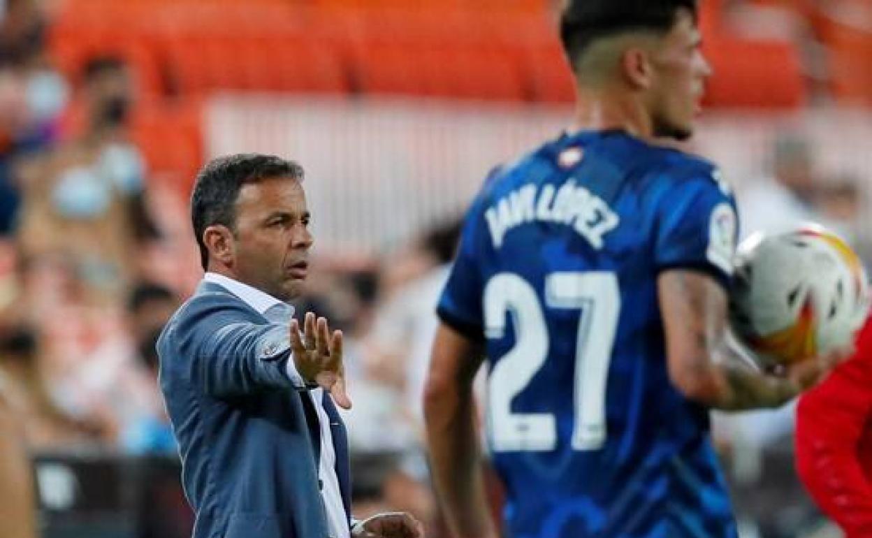 Calleja, durante el último encuentro oficial en Mestalla