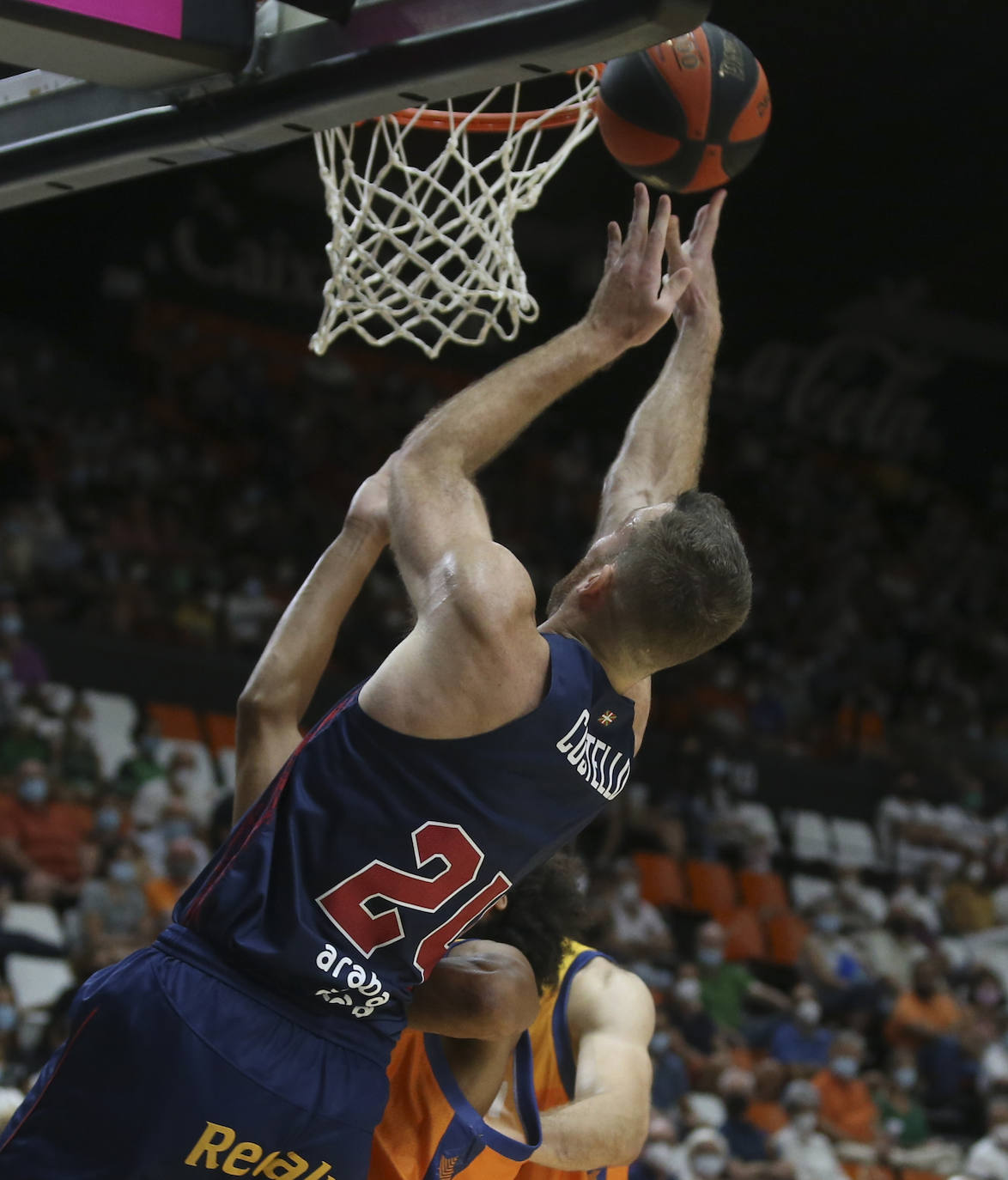 Fotos: Las mejores imágenes del Valencia - Baskonia