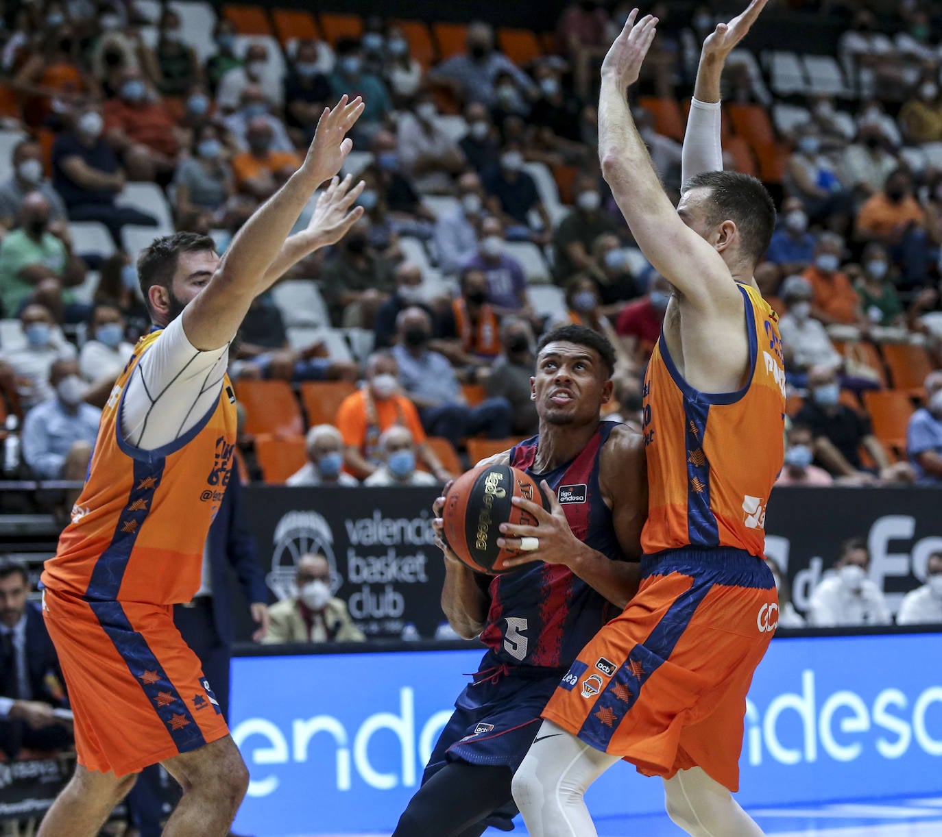 Fotos: Las mejores imágenes del Valencia - Baskonia