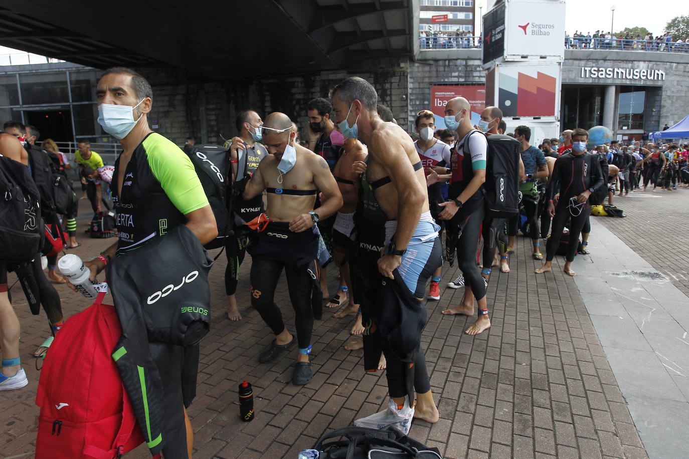 Fotos: Los bilbaínos disfrutan del triatlón