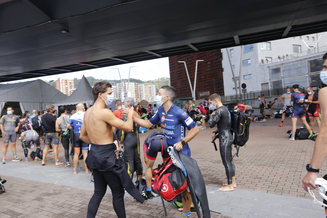 Fotos: Los bilbaínos disfrutan del triatlón