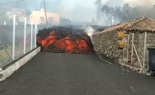 El imparable avance de la lava en La Palma