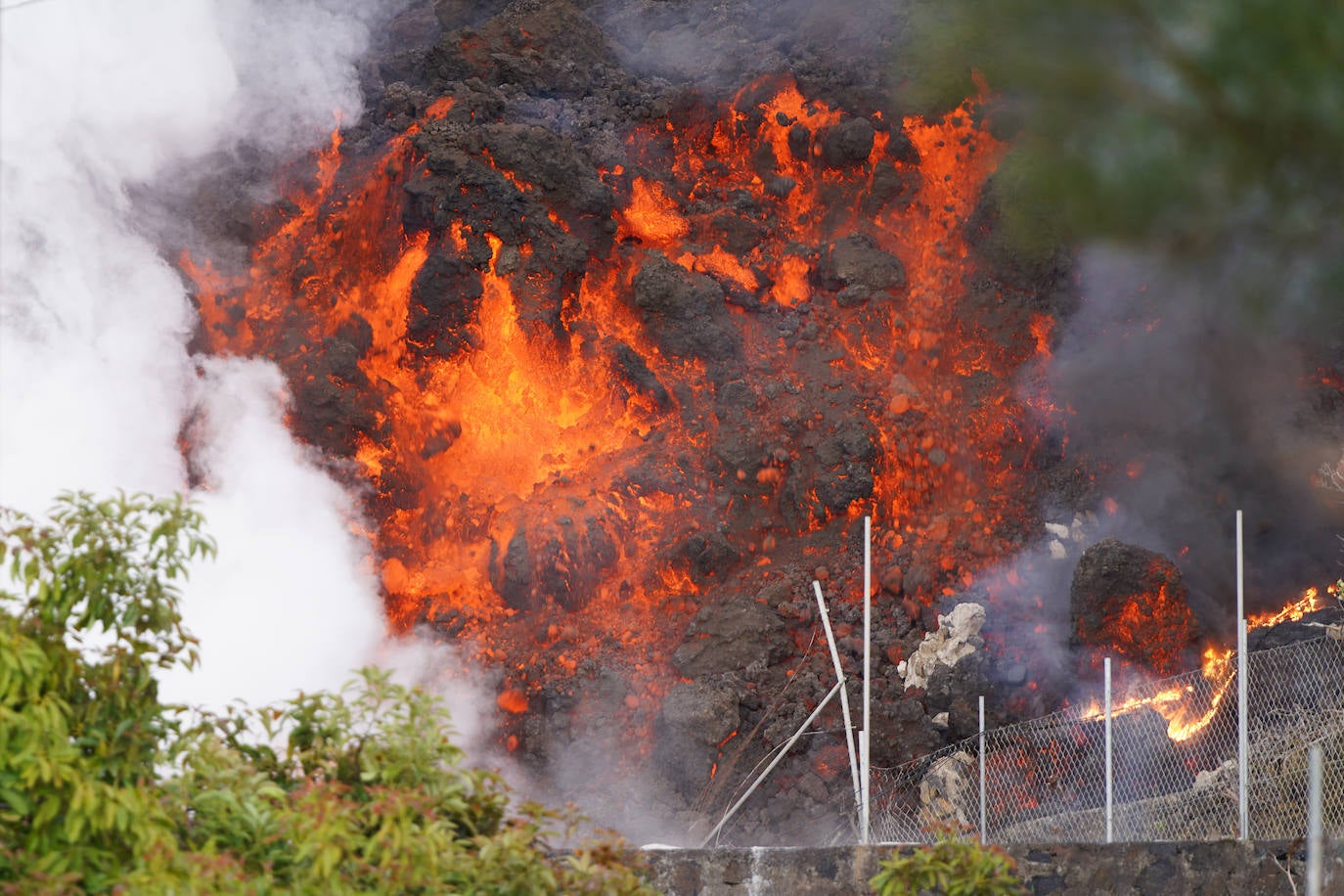 Fotos: El volcán de Canarias entra en erupción