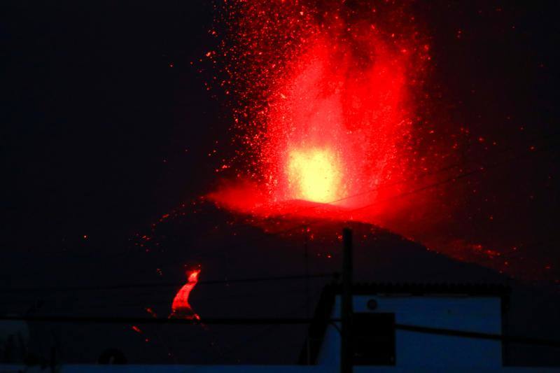 Fotos: El volcán de Canarias entra en erupción