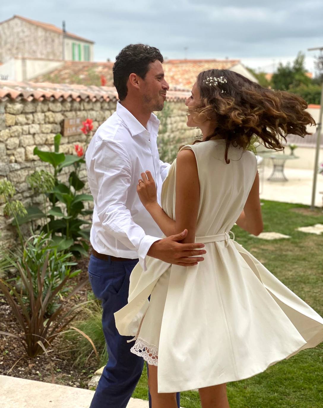 Fotos: La boda de ensueño en una isla francesa de Alazne, la modelo bilbaína del vestido sirena