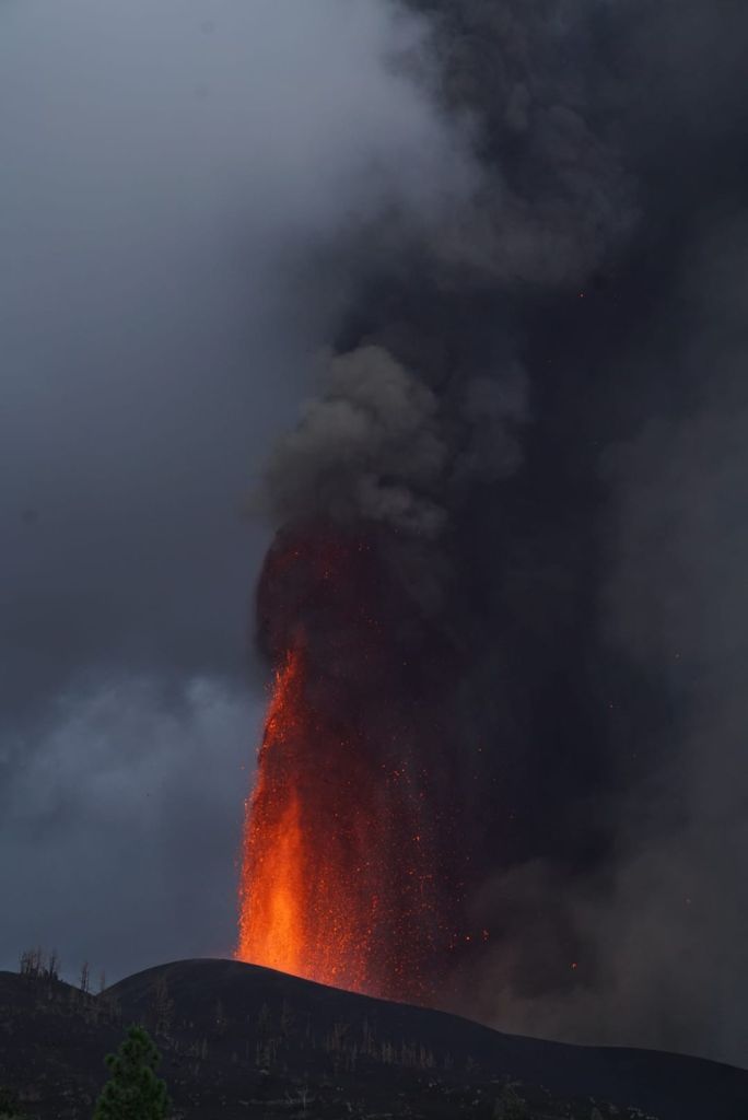 Fotos: El volcán de Canarias entra en erupción