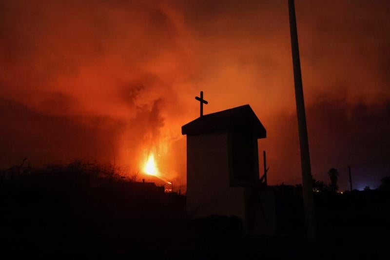 Fotos: El volcán de Canarias entra en erupción