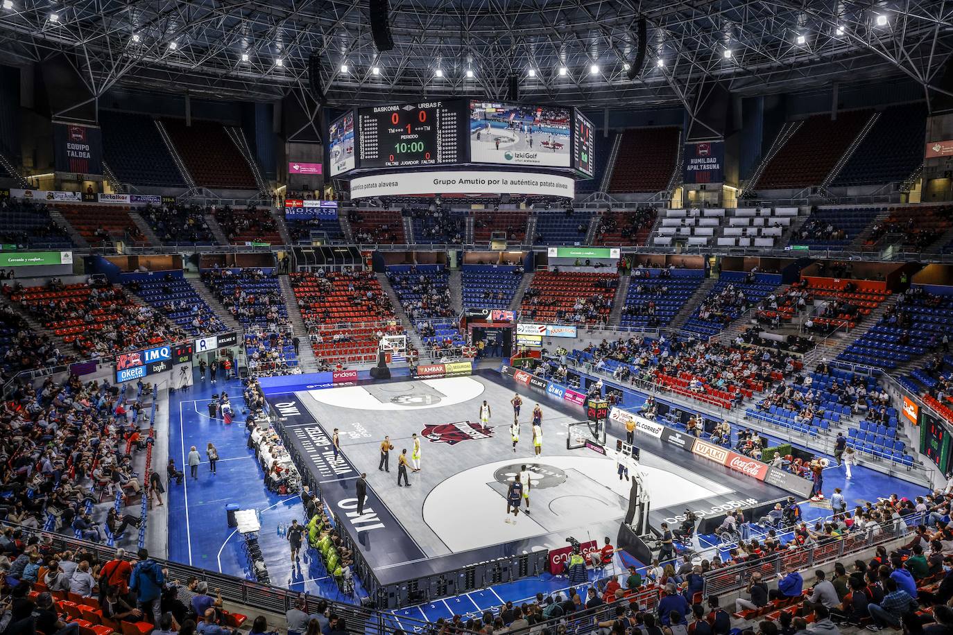 Fotos: Así ha sido el esperado regreso de la afición al Buesa Arena