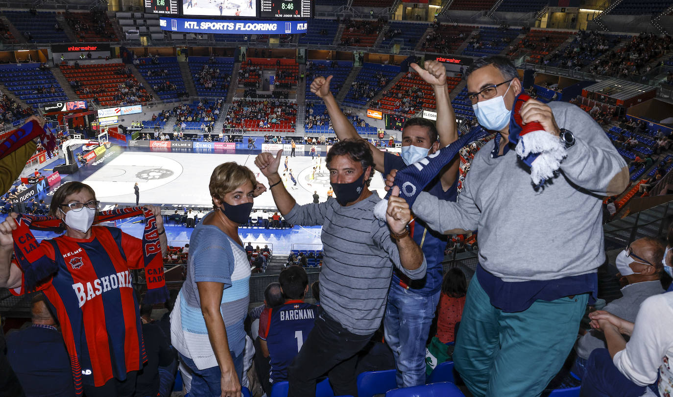 Fotos: Así ha sido el esperado regreso de la afición al Buesa Arena