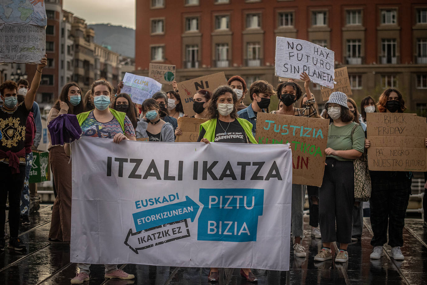 Fotos: Imágenes de la manifestación en Bilbao que busca combatir el cambio climático