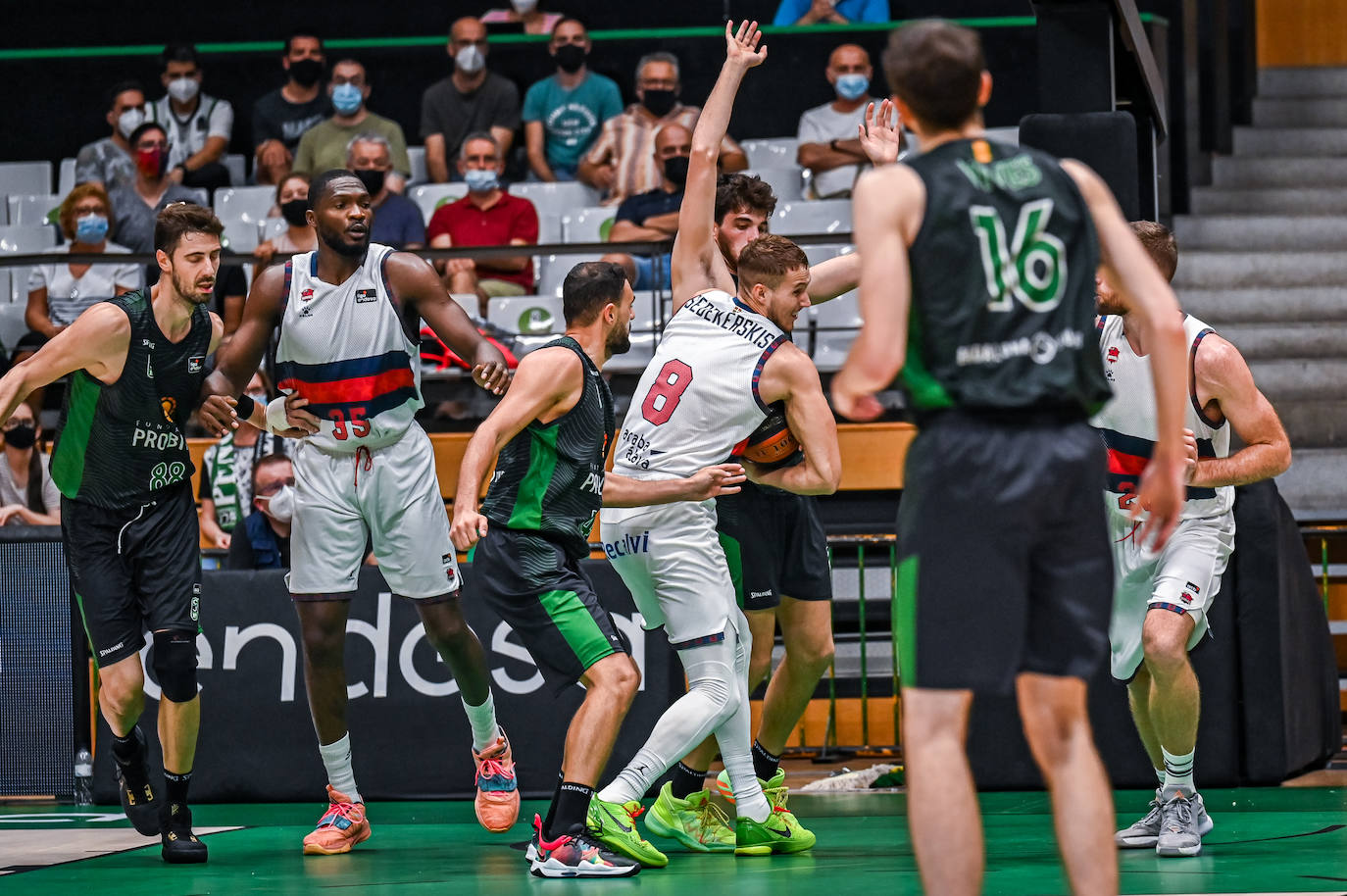Fotos: Las mejores imágenes del Joventut-Baskonia