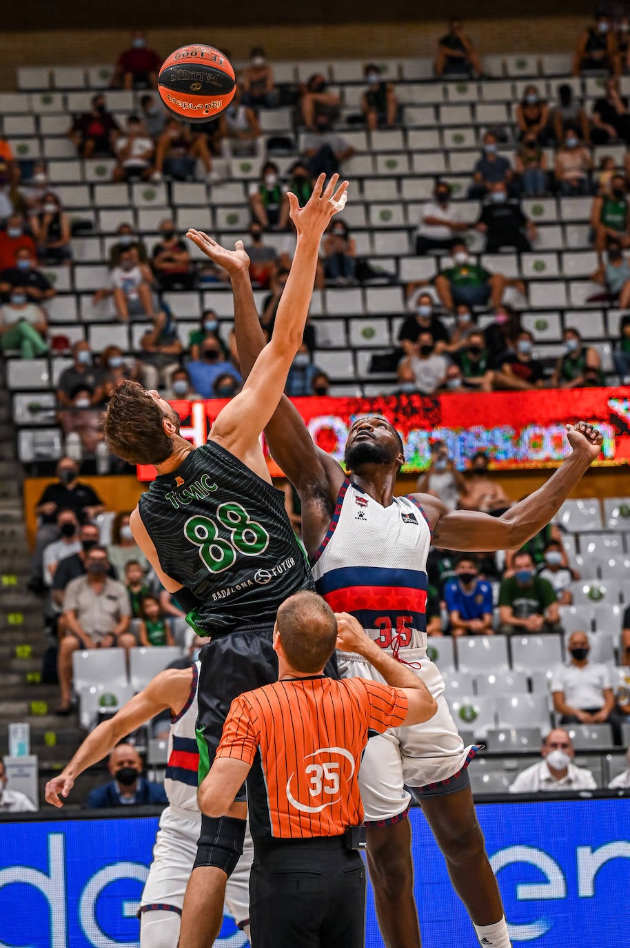 Fotos: Las mejores imágenes del Joventut-Baskonia