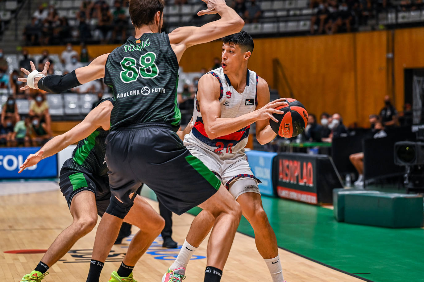 Fotos: Las mejores imágenes del Joventut-Baskonia