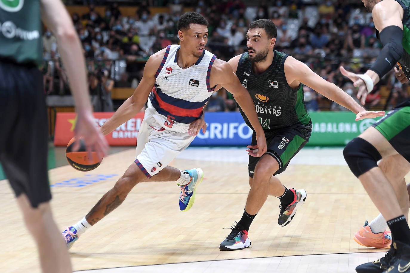 Fotos: Las mejores imágenes del Joventut-Baskonia
