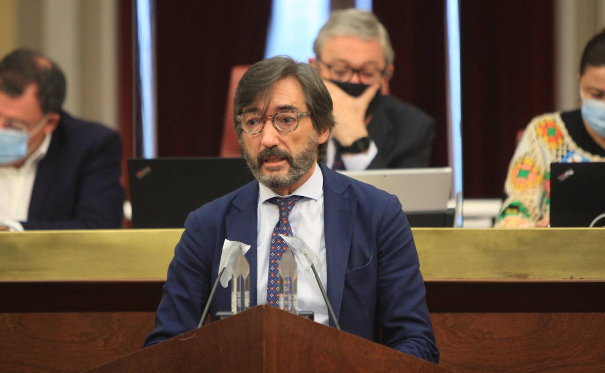 Oyarzábal al PNV: «Ustedes quieren negociar la educación de nuestros hijos con quienes reciben a los etarras»