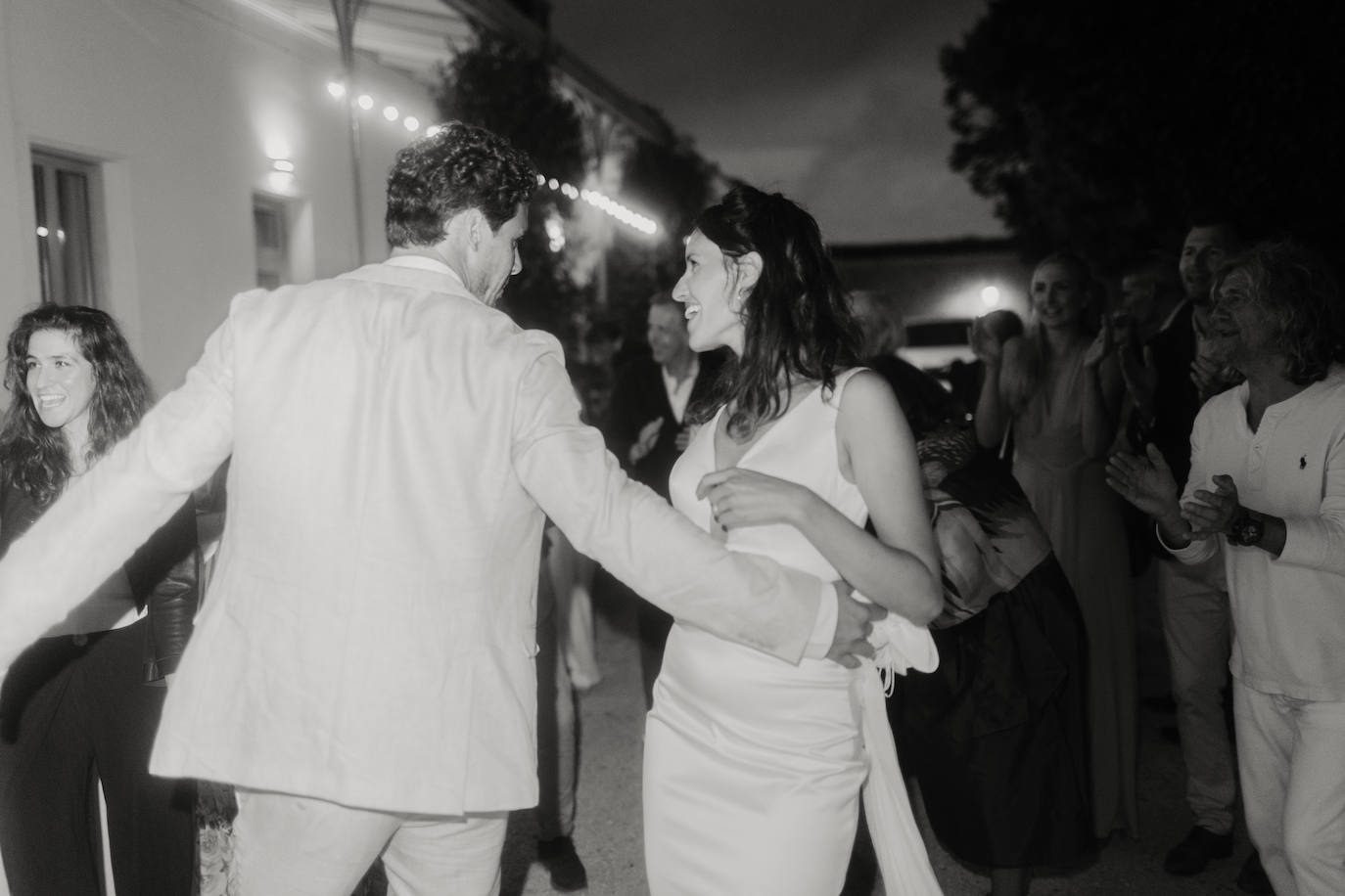 Fotos: La boda de ensueño en una isla francesa de Alazne, la modelo bilbaína del vestido sirena