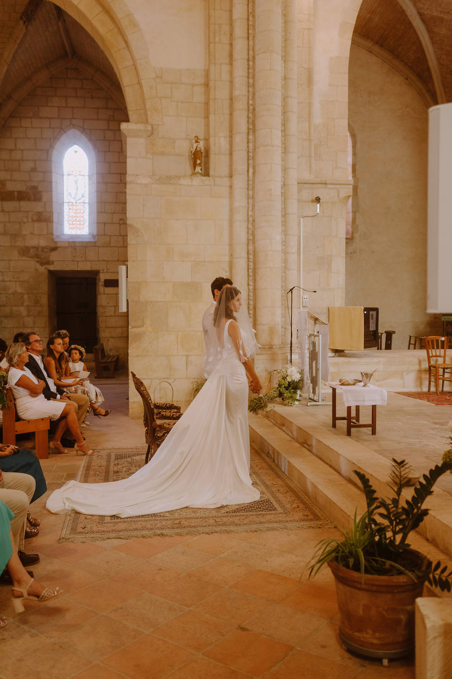 Fotos: La boda de ensueño en una isla francesa de Alazne, la modelo bilbaína del vestido sirena