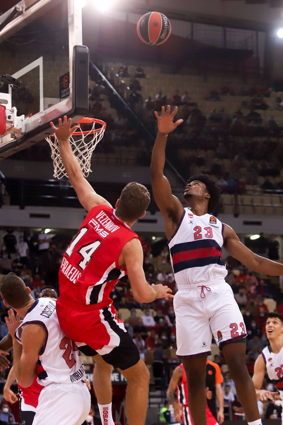 Fotos: Las mejores imágenes del Olympiacos - Baskonia